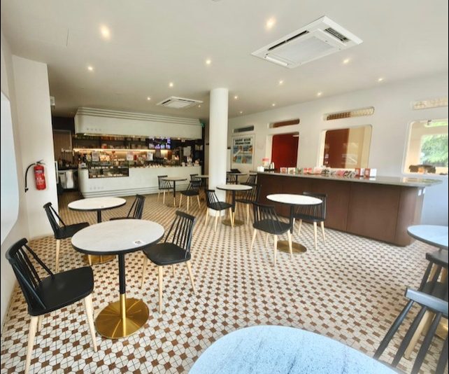 The indoor counter and seating at Chip Bee Gardens
